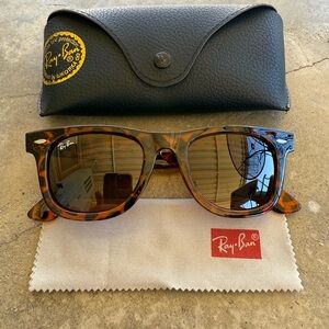 Rayban Wayfarer Classic Sunglasses Tortoise Shell Frame G-15 Green Lens Rb2140f